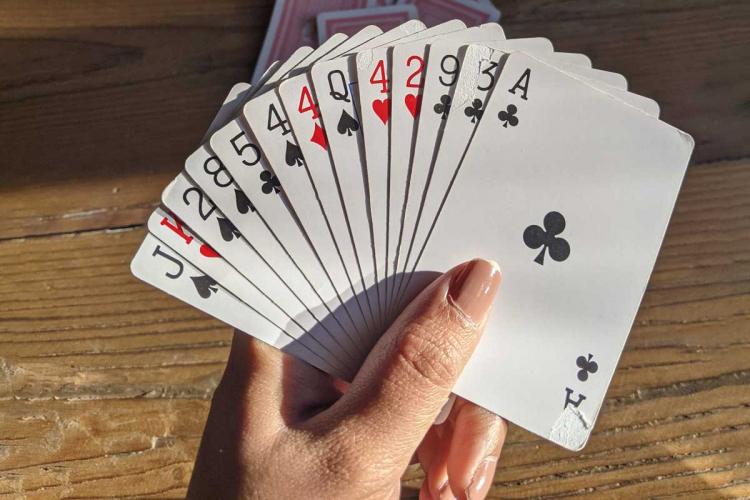 What are the advantageous variables of playing Rummy Game